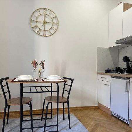 Studio Apartment Fiorello I Rijeka Exteriör bild