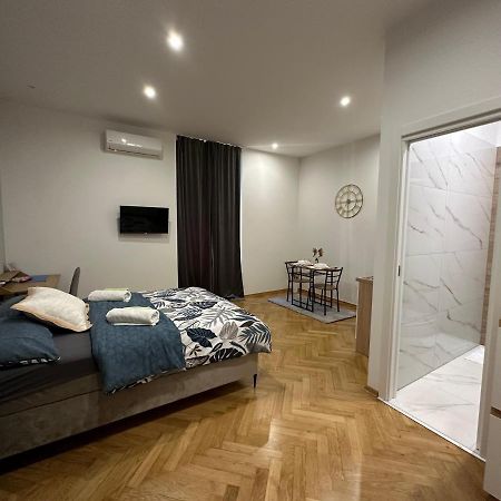 Studio Apartment Fiorello I Rijeka Exteriör bild
